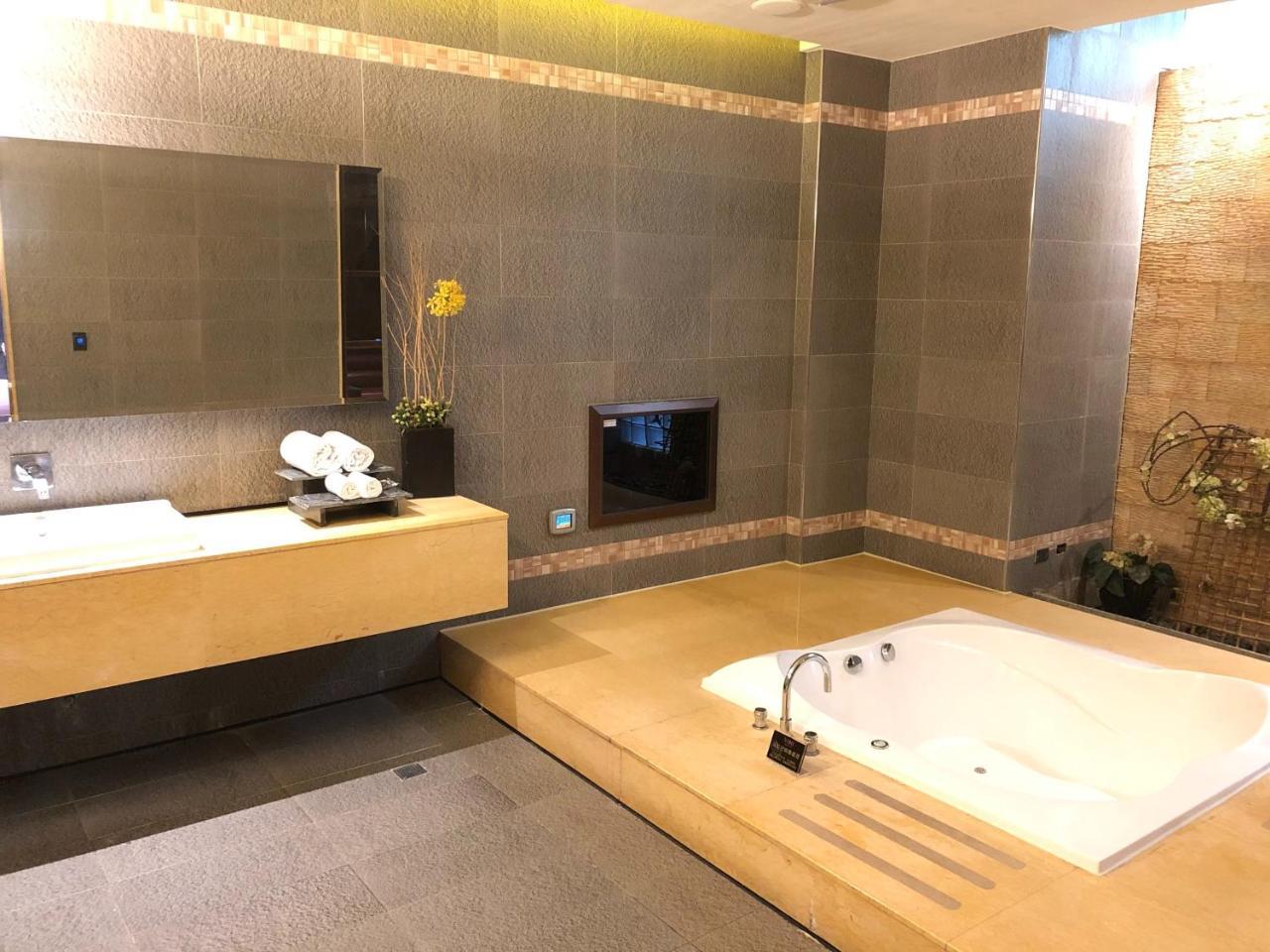 Idee Spa Motel Yangmei Екстериор снимка